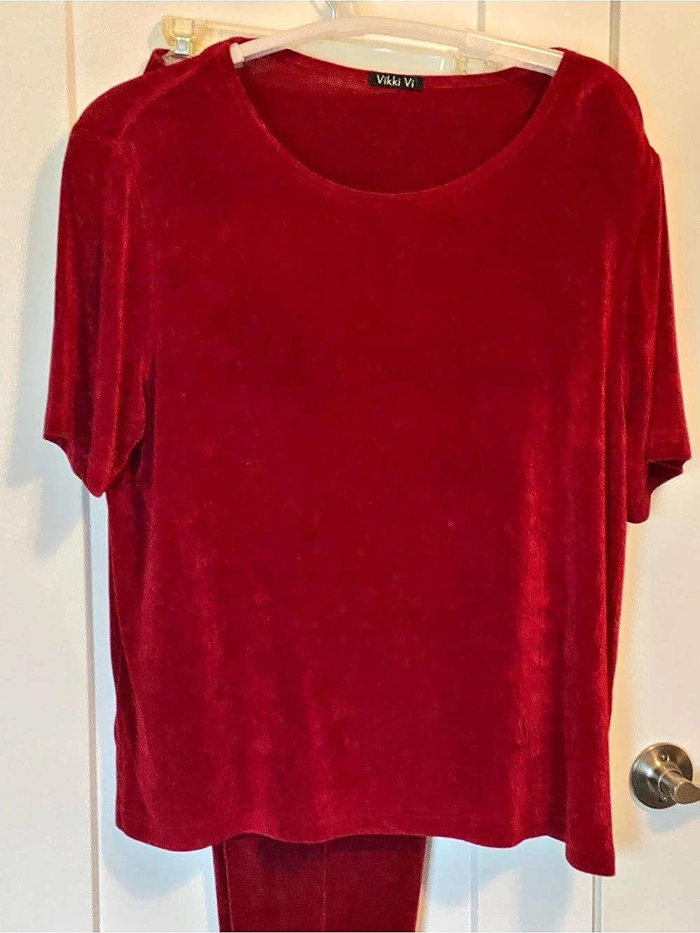 Vikki Vi VL865F Red Velvet Top Size 1X Like New